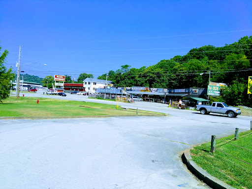 Amusement Center «Dinosaur World», reviews and photos, 711 Mammoth Cave Rd, Cave City, KY 42127, USA