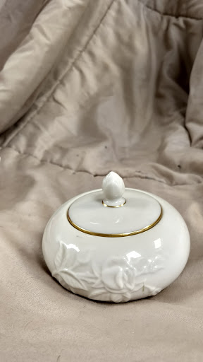 Thrift Store «Bridge the Gap Thrift Store», reviews and photos, 44 S Laurel St, Bridgeton, NJ 08302, USA