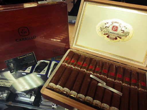 Tobacco Shop «Tobacco Town», reviews and photos, 17108 Fort St, Riverview, MI 48193, USA