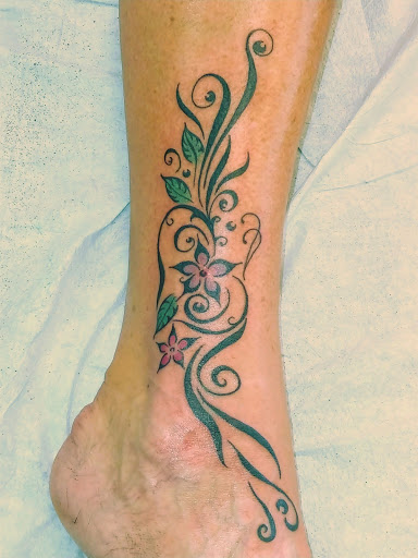 Tattoo Shop «Bulldog Tattoo Parlor», reviews and photos, 3530 Martin Way E, Olympia, WA 98506, USA