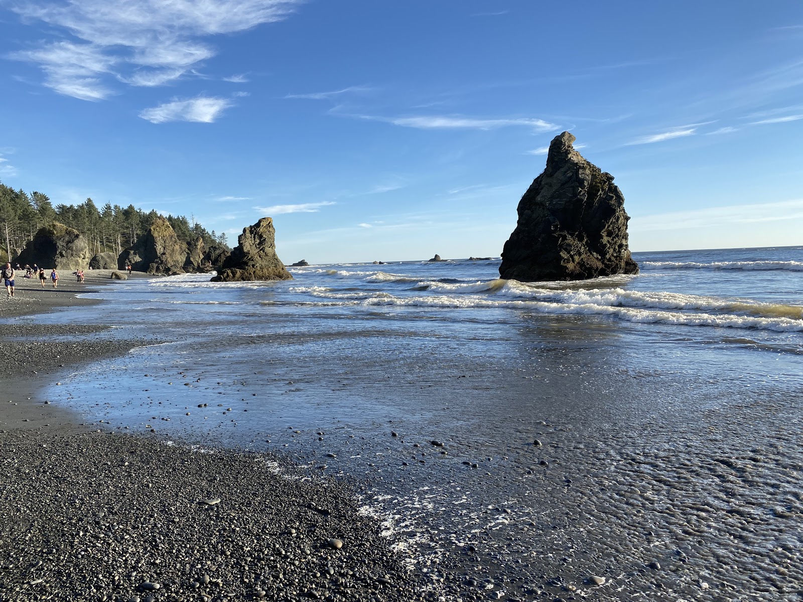 Photo de Ruby Beach avec l'eau turquoise de surface