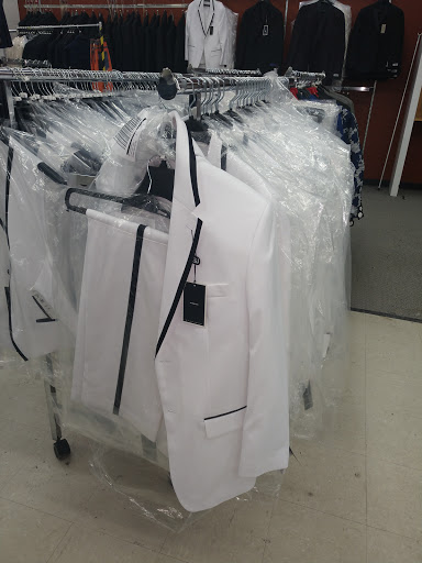 Clothing Store «K&G Fashion Superstore», reviews and photos, 5425 Xerxes Ave N, Brooklyn Center, MN 55430, USA