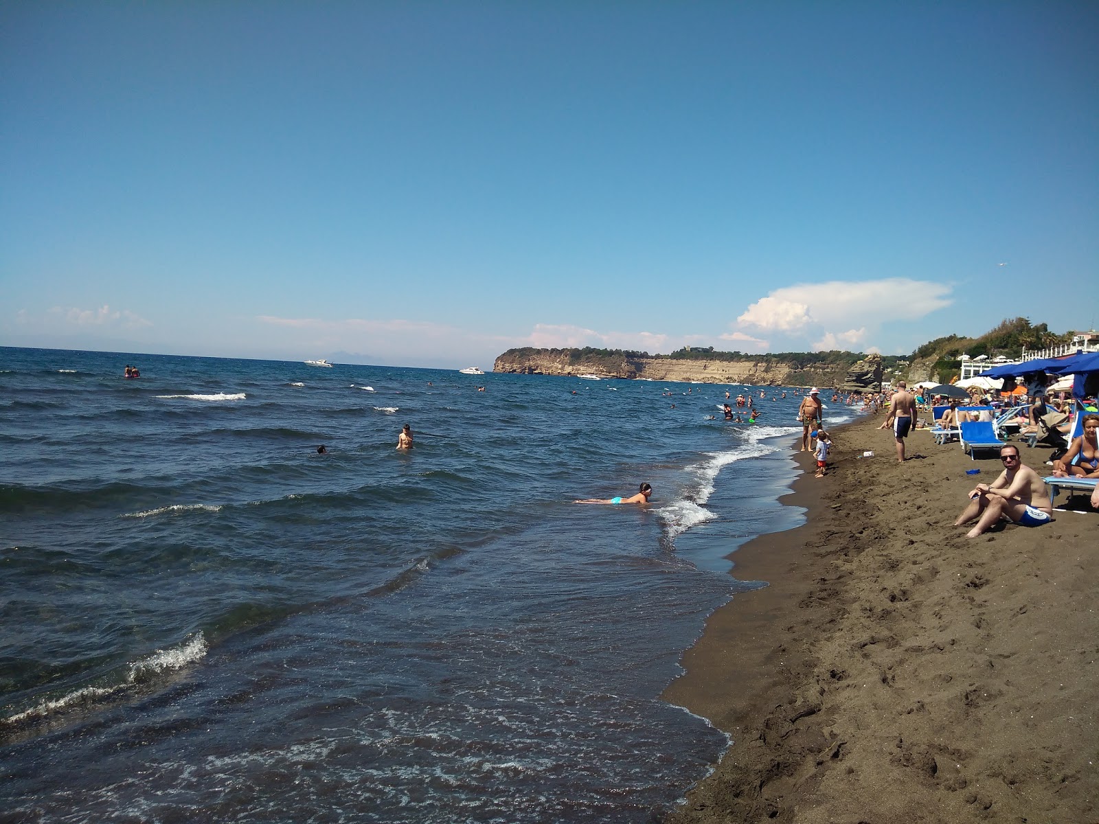 Foto af Spiaggia di Ciraccio med rummelig kyst