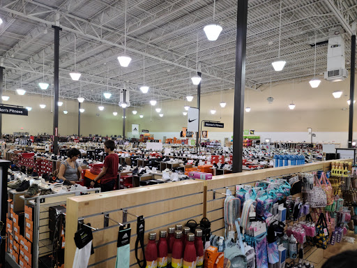 Shoe Store «DSW Designer Shoe Warehouse», reviews and photos, 19075 Interstate 45 N, Shenandoah, TX 77385, USA