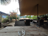Atmosphère du Le Santo - Bar / Restaurant - Piscine Chauffée à Talloires-Montmin - n°3