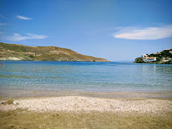 Paralia Otzias'in fotoğrafı uçurumlarla desteklenmiş