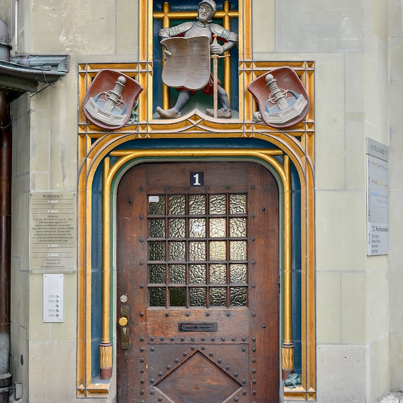 Дверь с барельефом 16 века
