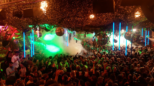 Nightclubs open on Sunday in Stockholm