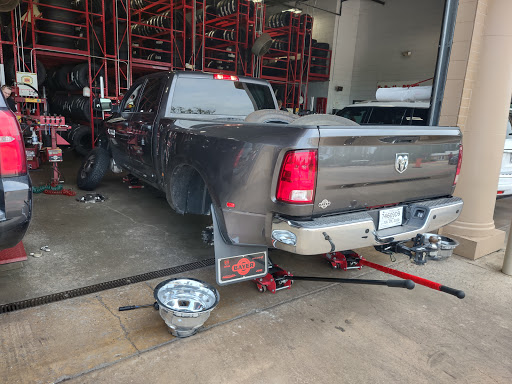 Tire Shop «Discount Tire Store - Bee Cave, TX», reviews and photos, 3922 Ranch Rd 620 S, Bee Cave, TX 78738, USA