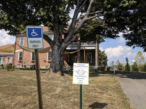 Barbecue Restaurant «Bradford BBQ Restaurant, Taproom, & Growler Bar», reviews and photos, 2220 Nicholasville Rd #101, Lexington, KY 40503, USA