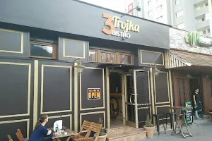 Trojka Bistro image