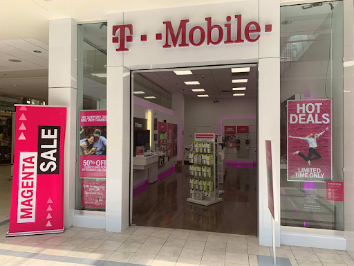 Cell Phone Store «T-Mobile», reviews and photos, 112 Eisenhower Pkwy #1037, Livingston, NJ 07039, USA