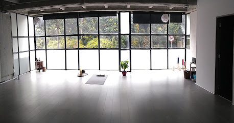 Anisha Yoga - Estudio de Yoga Llanogrande - Cl. 38 #59-156, Rionegro, Antioquia, Colombia