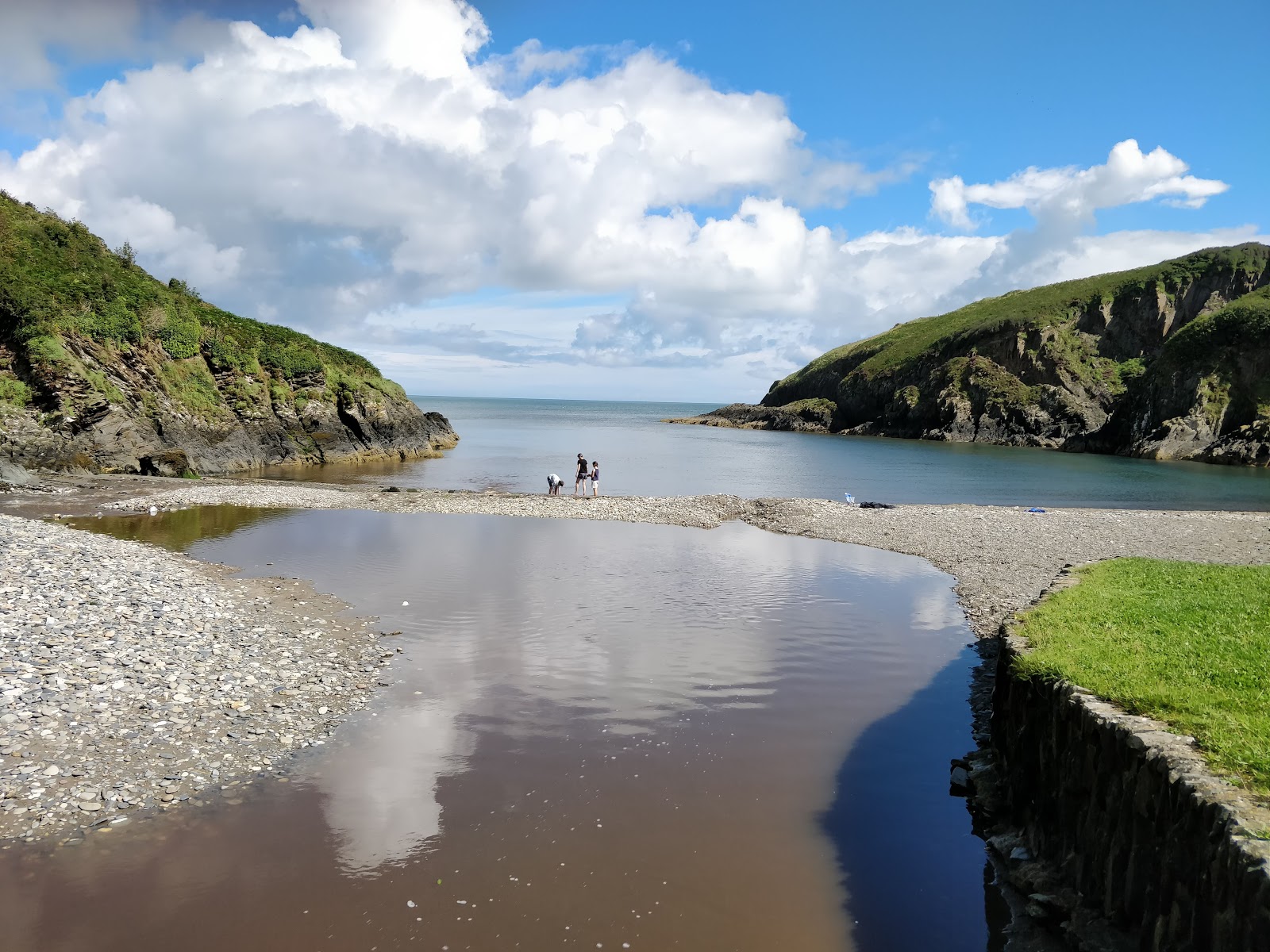 Foto di Aberfforest beach con baia piccola