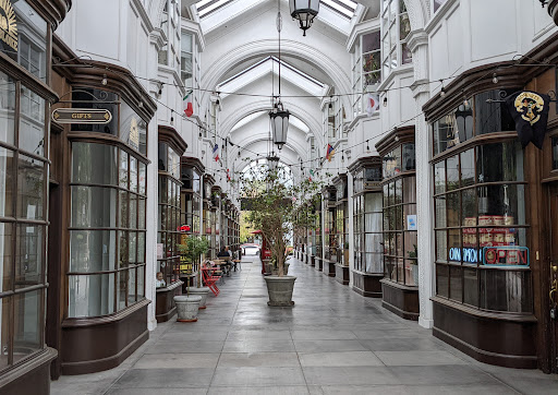 Shopping Mall «Shops On Lake Avenue», reviews and photos, 345 S Lake Ave, Pasadena, CA 91101, USA