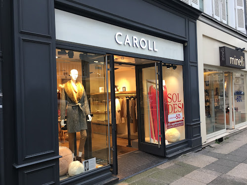 Magasin de vêtements pour femmes CAROLL Paris