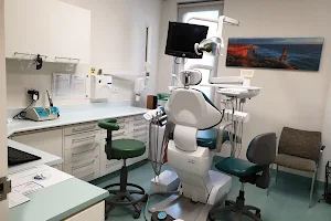 Primary Dental Forest Hill image