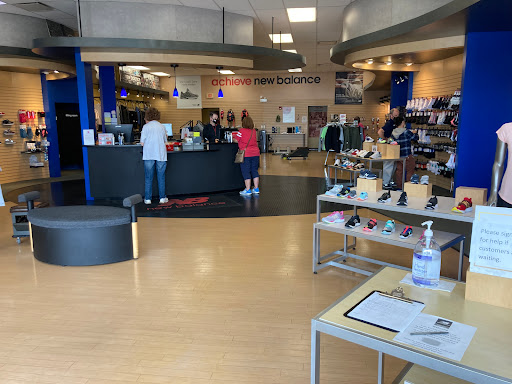 Shoe Store «New Balance Chicago», reviews and photos, 17W490 22nd St, Oakbrook Terrace, IL 60181, USA