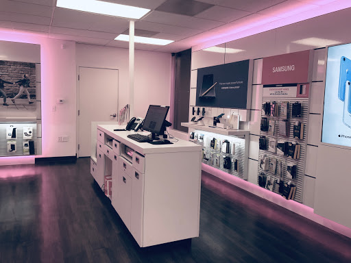 Cell Phone Store «T-Mobile», reviews and photos, 29890 Town Center Loop W Suite F, Wilsonville, OR 97070, USA