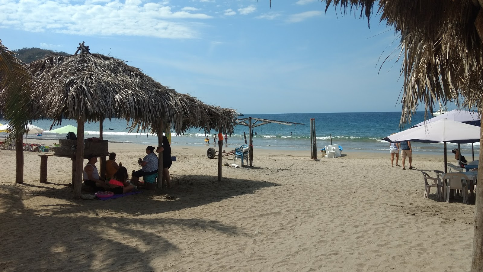 Fotografie cu Playa La Manzanilla cu o suprafață de apa pură turcoaz