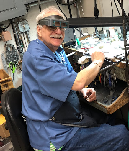 Pawn Shop «Chicago Pawners & Jewelers», reviews and photos, 2405 W Madison St, Chicago, IL 60612, USA