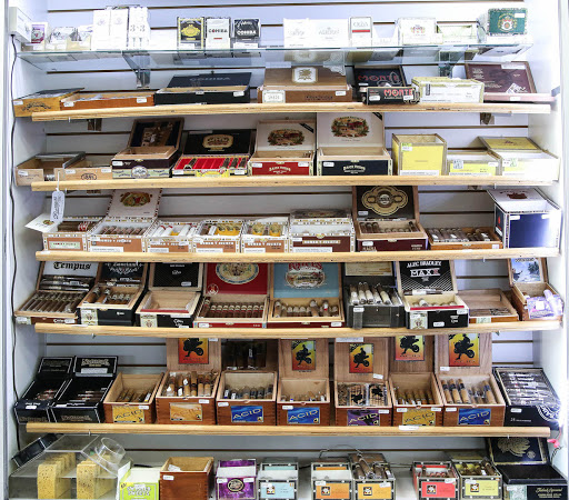 Tobacco Shop «3 Monkeys Smoke & Vape Shop», reviews and photos, 5140 Foothills Blvd #170, Roseville, CA 95747, USA