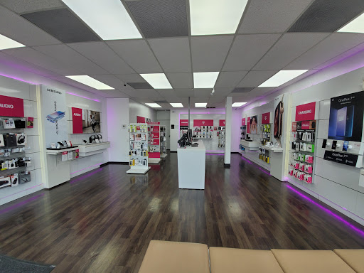 Cell Phone Store «T-Mobile», reviews and photos, 8303 Hwy 6 N, Houston, TX 77095, USA