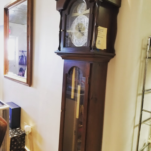 Consignment Shop «Brand Used Thrift And Consignment Shop», reviews and photos, 157 Dolson Ave, Middletown, NY 10940, USA