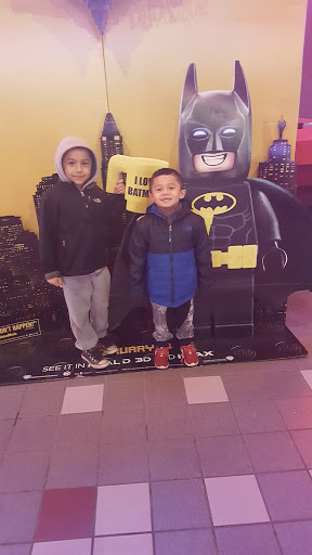 Movie Theater «Regal Cinemas Shiloh Crossing 18», reviews and photos, 10400 E. US 36, Avon, IN 46168, USA