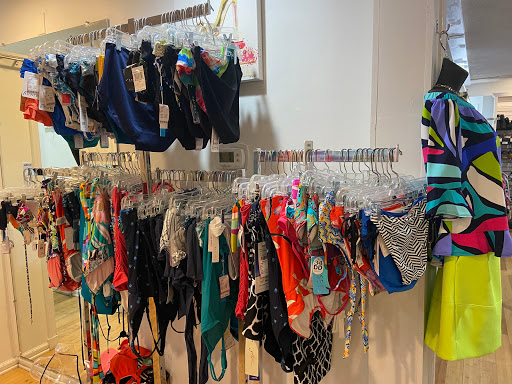 Consignment Shop «Mixed Nuts Boutique & Consignment», reviews and photos, 3415 Frederica Rd, Saint Simons Island, GA 31522, USA