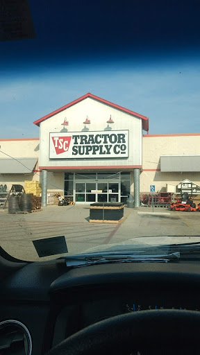 Tractor Supply Co., 550 I-35, Pearsall, TX 78061, USA, 