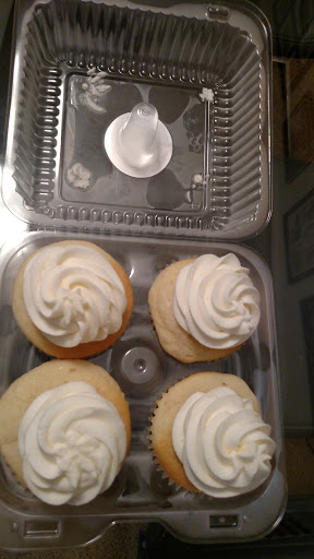 Wedding Bakery «LaLa Custom Cake», reviews and photos, 15301 Madison Ave, Lakewood, OH 44107, USA