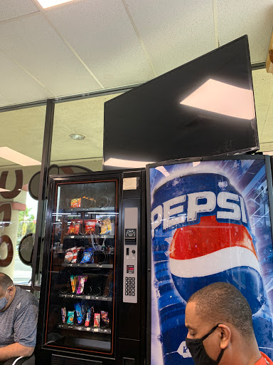 Barber Shop «Cut N Corners Barbershop», reviews and photos, 8901 Pembroke Rd, Pembroke Pines, FL 33025, USA