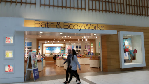 Shopping Mall «Oxmoor Center», reviews and photos, 7900 Shelbyville Rd, Louisville, KY 40222, USA