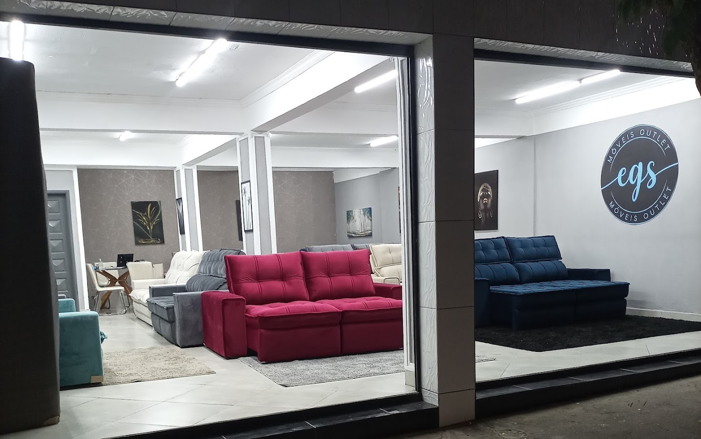 Egs Móveis Outlet - Nossa loja é composta por sofás e poltronas de alta  qualidade, sofisticação, com lindos design. Atendimento personalizado,  entrega em 2h.