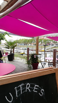 Atmosphère du Bar-restaurant à huîtres La Cabane du tapioou à La Teste-de-Buch - n°12
