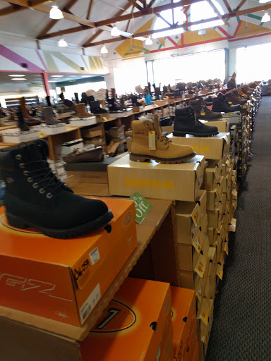 Shoe Store «D B Shoes», reviews and photos, 5777 Christie Ave, Emeryville, CA 94608, USA