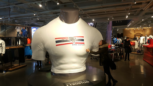 Clothing Store «Under Armour Brand House», reviews and photos, 800 Boylston St #049, Boston, MA 02199, USA