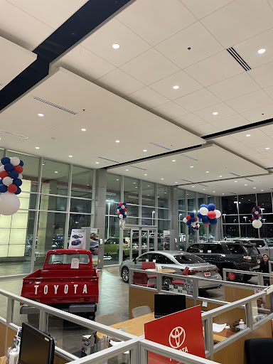 Toyota Dealer «Toyota of Dallas», reviews and photos, 2610 Forest Ln, Dallas, TX 75234, USA