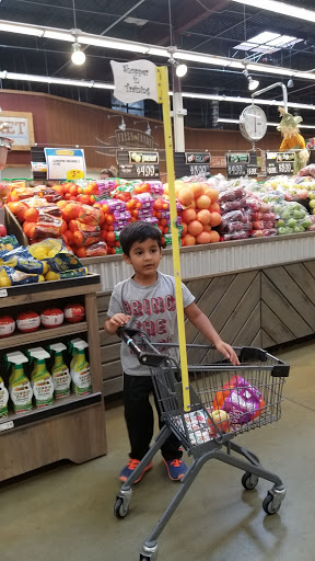 Grocery Store «Fresh Thyme Farmers Market - Omaha», reviews and photos, 14949 Evans Plaza, Omaha, NE 68116, USA