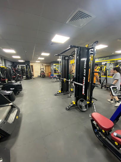 4U GYM & FITNESS STUDIO مركز فور يو استوديو للياقة البدنية