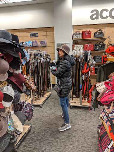 Department Store «Nordstrom Rack Chicago Avenue», reviews and photos, 101 E Chicago Ave, Chicago, IL 60611, USA