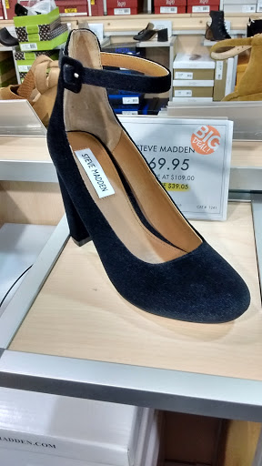 Shoe Store «DSW Designer Shoe Warehouse», reviews and photos, 17502 Hawthorne Blvd, Torrance, CA 90504, USA