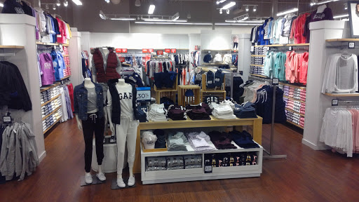 Clothing Store «Gap Outlet», reviews and photos, 562 Pinnacle Pkwy, Bristol, TN 37620, USA