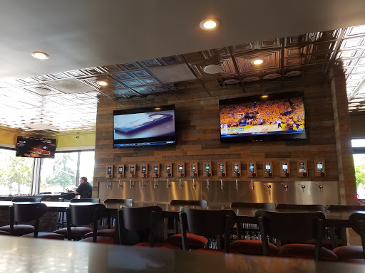 Pizza Restaurant «Round Table Pizza Clubhouse», reviews and photos, 2960 Treat Blvd, Concord, CA 94518, USA