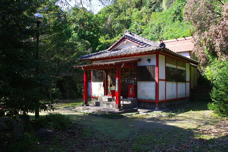 稲荷神社(黄金の蛇出現地)