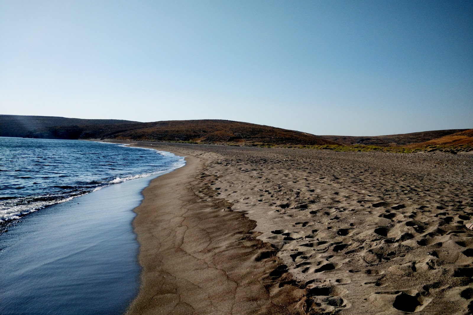 Foto van Tsichlionta beach met ruime baai