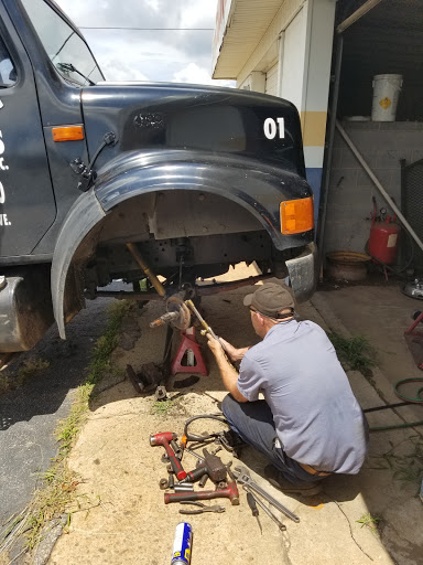 Tire Shop «Robbins Tire & Auto», reviews and photos, 225 N Washington Ave, Greenville, SC 29611, USA