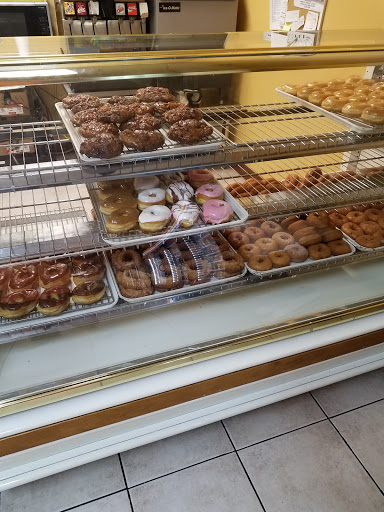 Donut Shop «Hole In One Donut 3», reviews and photos, 14406 N Florida Ave, Tampa, FL 33613, USA