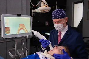 Clínica Calegari | Ortodontia, Ortopedia Facial e Invisalign em Foz do Iguaçu image